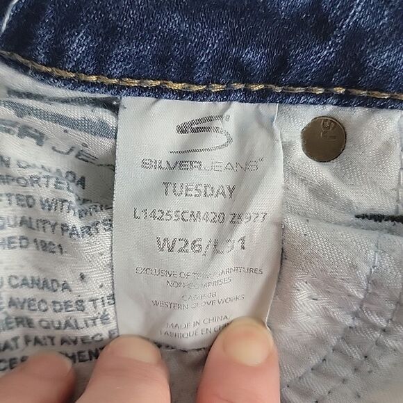 Silver Jeans Co Tuesday women's low-rise bootcut distressed blue denim. Size 26 - Picture 13 of 16